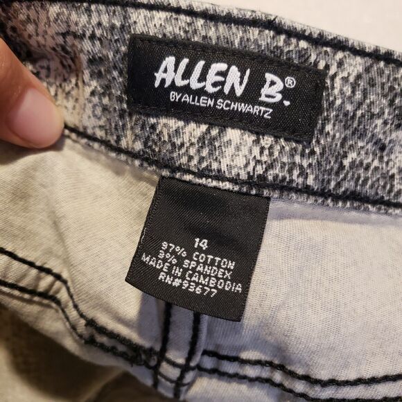Allen B. Schwartz Women Size 14 Narrow Leg Snakeskin Print Jeans Gray Black - Picture 9 of 9